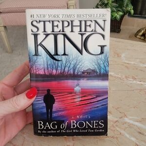 Stephen King BAG OF BONES paperback.